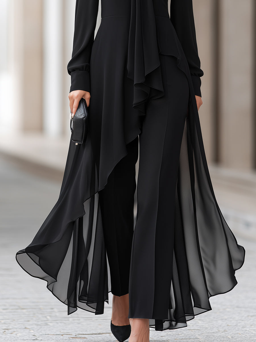 Detailaufnahme der Hose und des asymmetrisch fallenden, durchscheinenden Chiffon-Saums der Tunika, getragen mit schwarzen Spitzpumps. 4