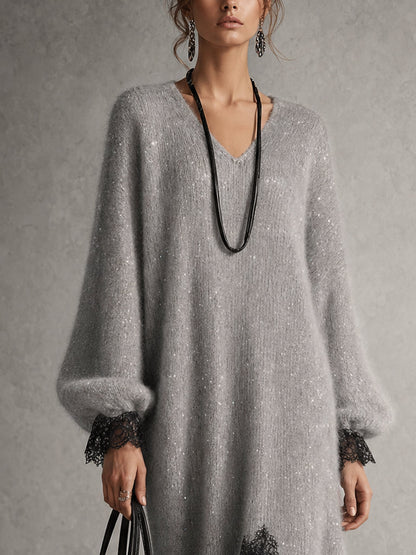 Detailaufnahme des V-Ausschnitts und der Puffärmel des grauen, fein glitzernden Strickkleids mit schwarzen Spitzenbündchen 6