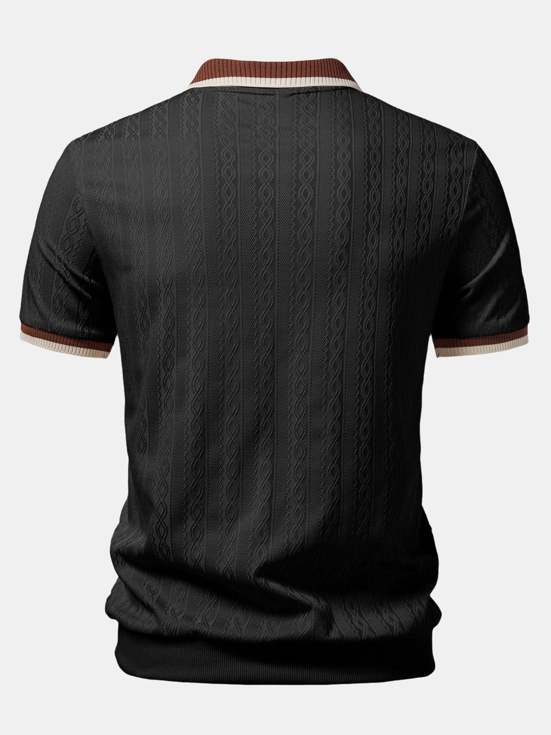 Rückansicht des schwarzen Poloshirts mit strukturiertem Zopfmuster, braun-beige abgesetztem Kragen und gestreiften Ärmelbündchen. 4