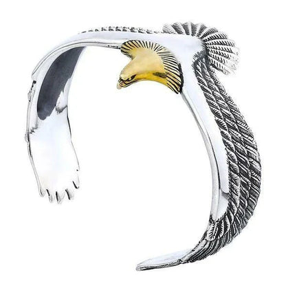 Silberarmreif mit Adlerdesign, goldener Akzent, handgefertigter Schmuck, Unisex-Armband.