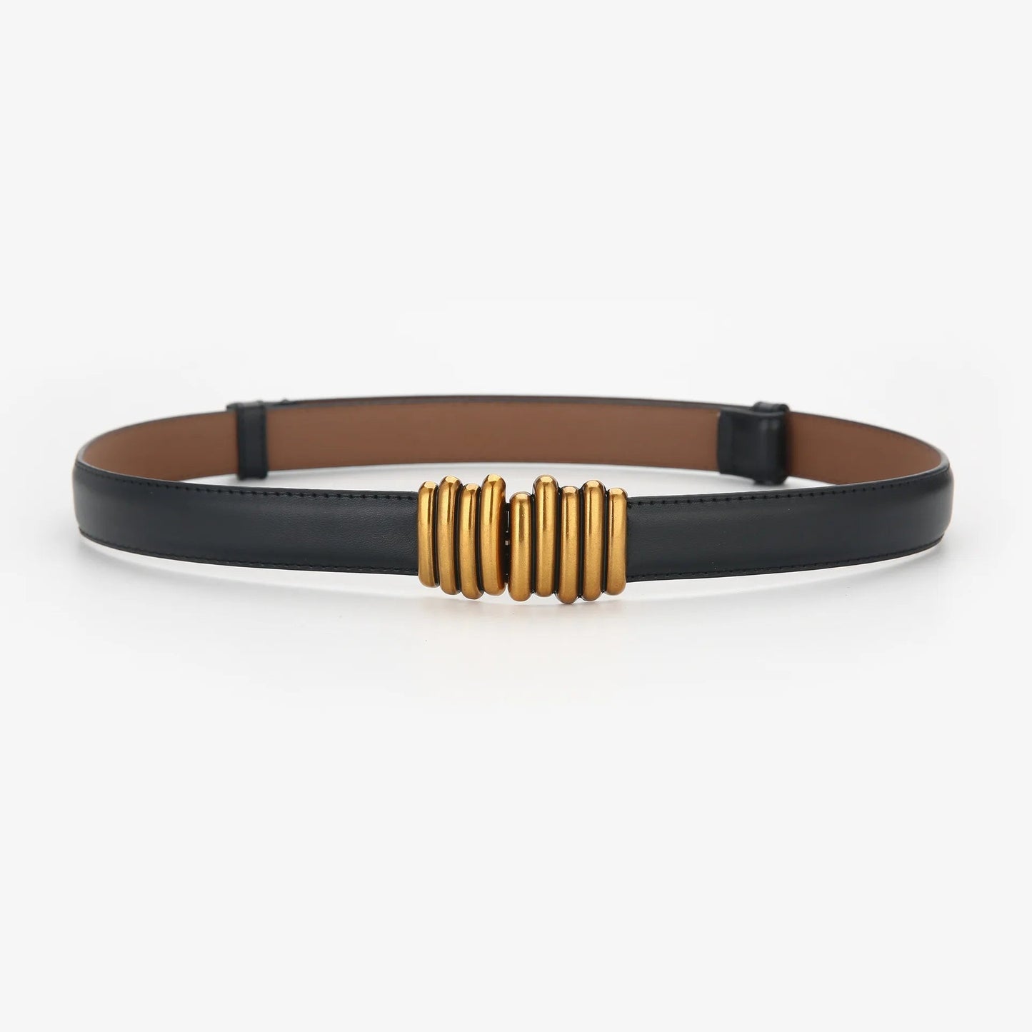 Schwarzer Ledergürtel mit goldener Schnalle, modisches Accessoire, elegant und stilvoll.