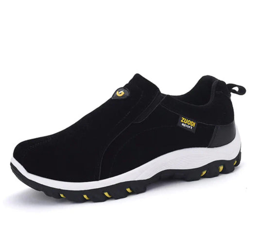 Schwarzer Herren-Sportschuh, rutschfest, atmungsaktiv, mit gelben Akzenten, ideal für Outdoor.
