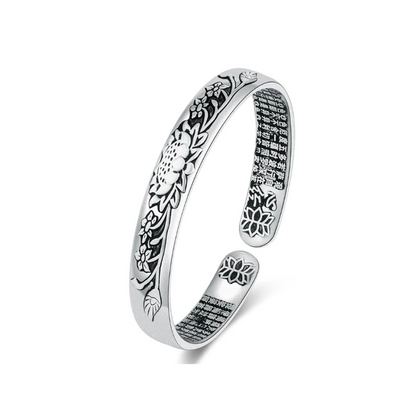 Silberarmreif mit Blumenmuster, graviert, verstellbar, Schmuck für Damen, elegantes Design.
