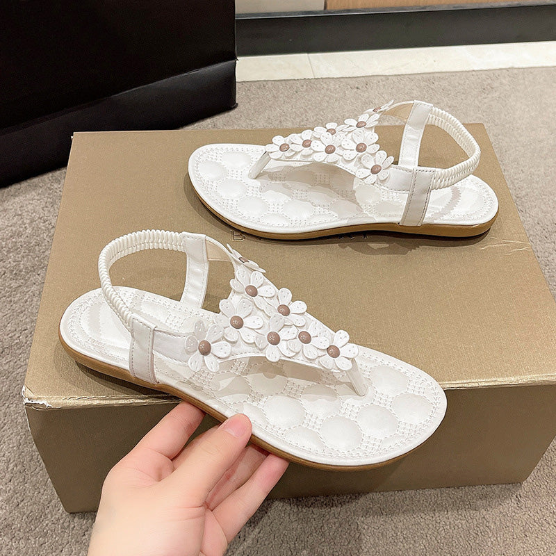 Weiße Sandalen mit Blumenmuster, Damen, Sommer, bequem, rutschfest, modisch, auf Karton.