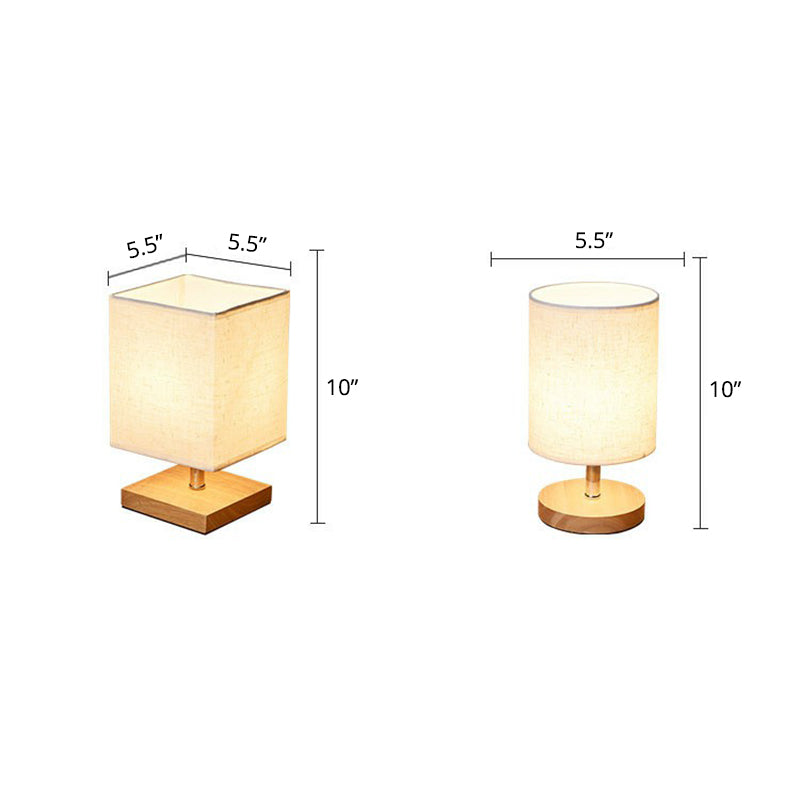 Zwei Tischlampen, beige Stoffschirm, Holzsockel, quadratisch und rund, 10 Zoll hoch.