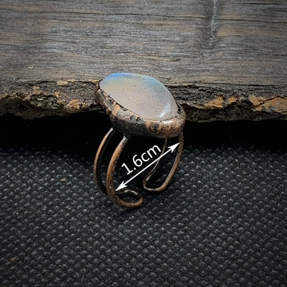 Rustikaler Ring mit ovalem Mondstein, 1,6 cm, handgefertigt, Vintage-Stil, Unikat, Schmuck.