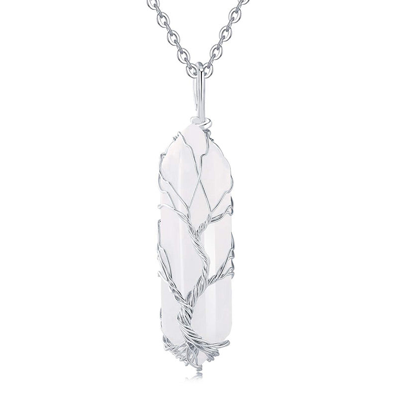 Silberkette mit weißem Kristallanhänger, filigranes Design, eleganter Schmuck für Damen.