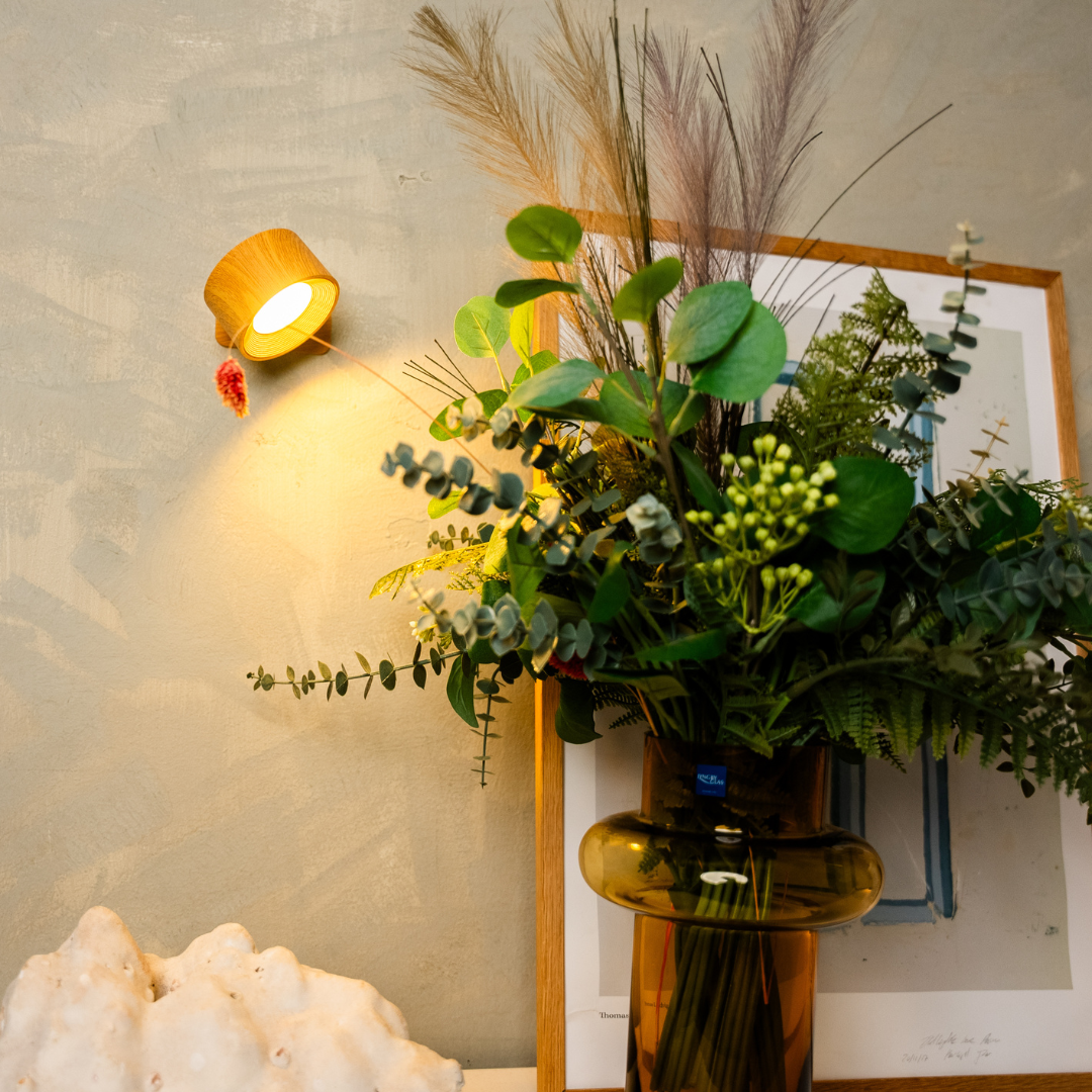Wireless LED Wall Light with 360° Rotation, Touch Dimming, 3 Light Colors and USB-C Battery 6