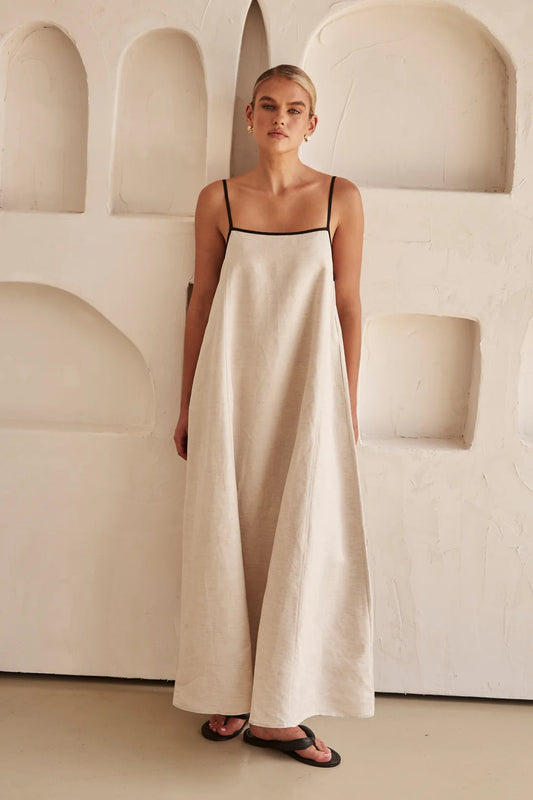 Beiges Sommerkleid mit femininer Silhouette – Isara