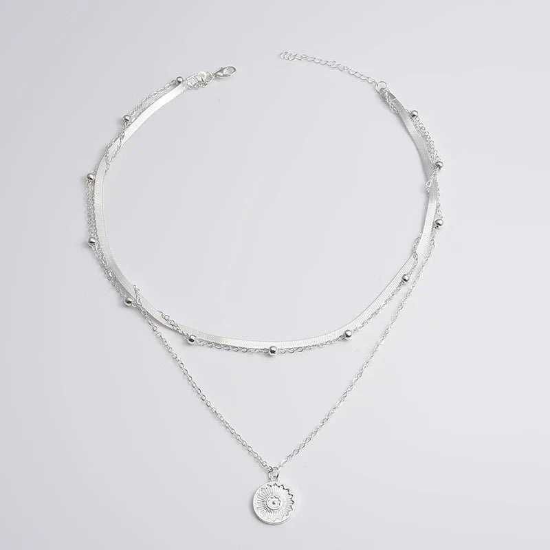 Silberne Halskette mit Anhänger, zweilagig, Damen-Schmuck, modisch, elegant, Geschenkidee.