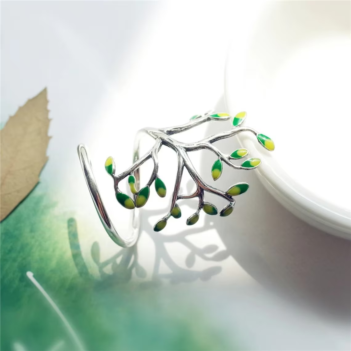 Silberner Ring mit grünem Blattdesign, verstellbar, modisch, Schmuck für Damen.