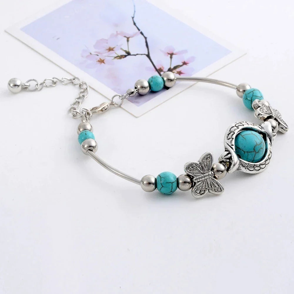 Silberarmband mit türkisfarbenen Perlen und Schmetterlingsanhänger, Damen Schmuck Accessoire.