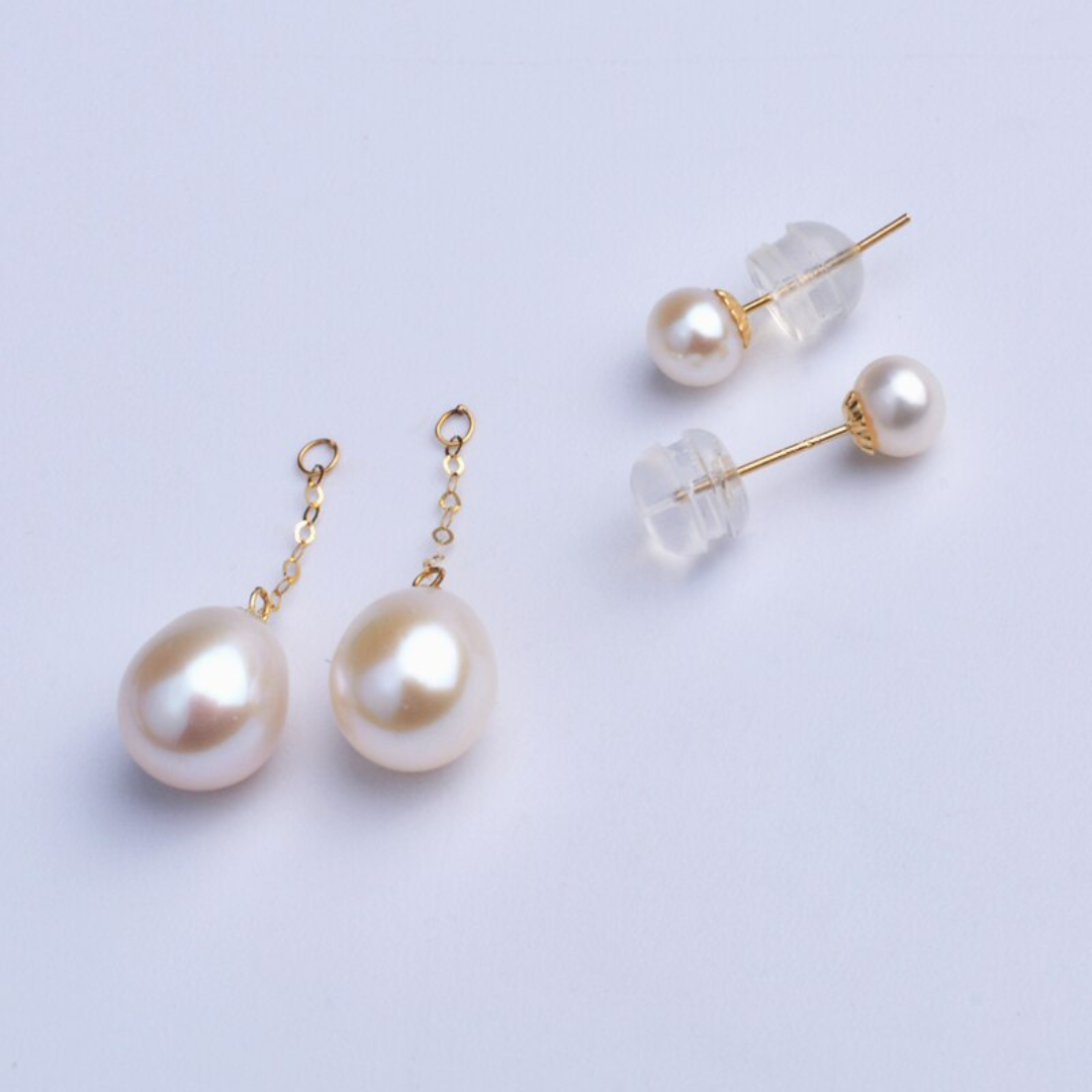 Perlenohrringe Set, goldene Kette, weiße Perlen, eleganter Schmuck, Damen Accessoire.