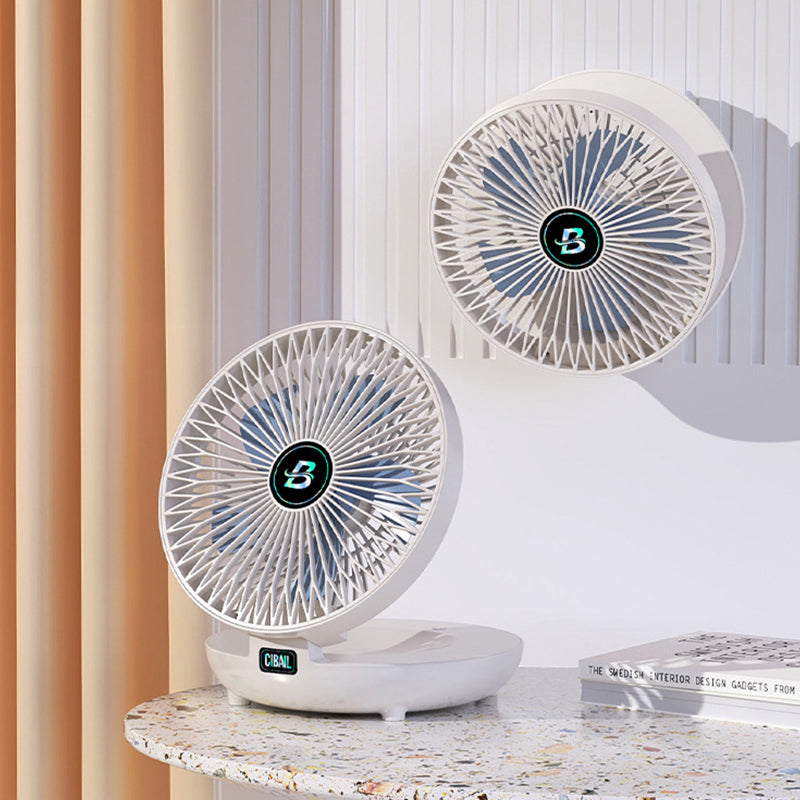 Zwei weiße, runde Tischventilatoren, modern, leise, energiesparend, auf Marmoroberfläche.