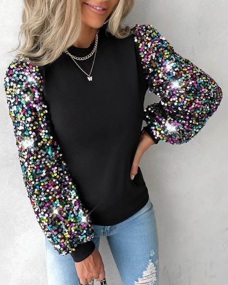 Schwarzer Pullover mit bunten Paillettenärmeln, Damenmode, festlich, elegant, modisch.
