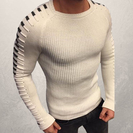 Weißer Herrenpullover mit schwarzen Streifen, Strickdesign, modisch, langärmelig.