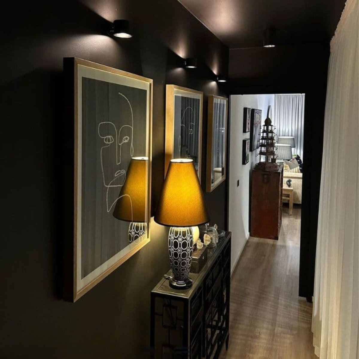 Wireless LED Wall Light with 360° Rotation, Touch Dimming, 3 Light Colors and USB-C Battery 10