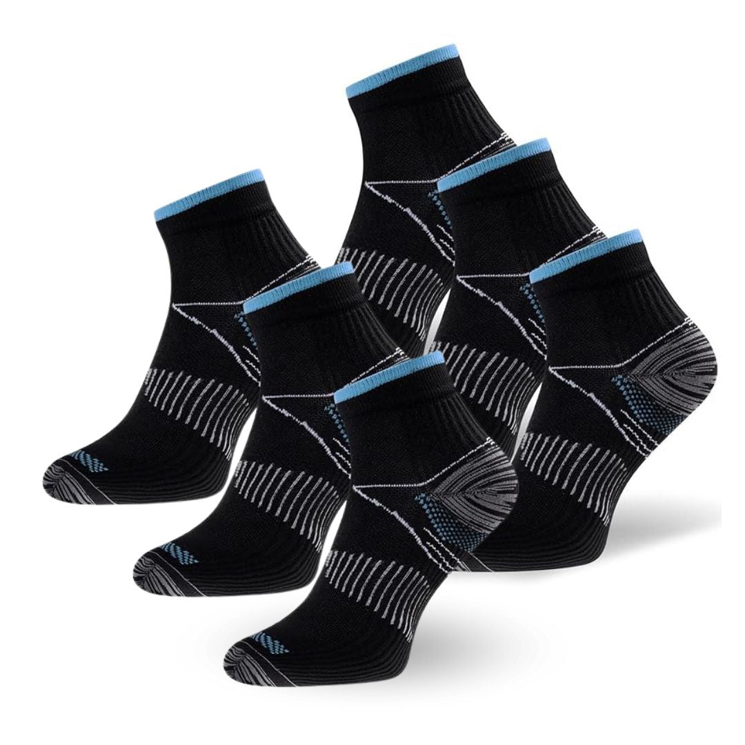 Schwarze Kompressionssocken mit blauen Akzenten, atmungsaktiv, ideal für Sport und Reisen.