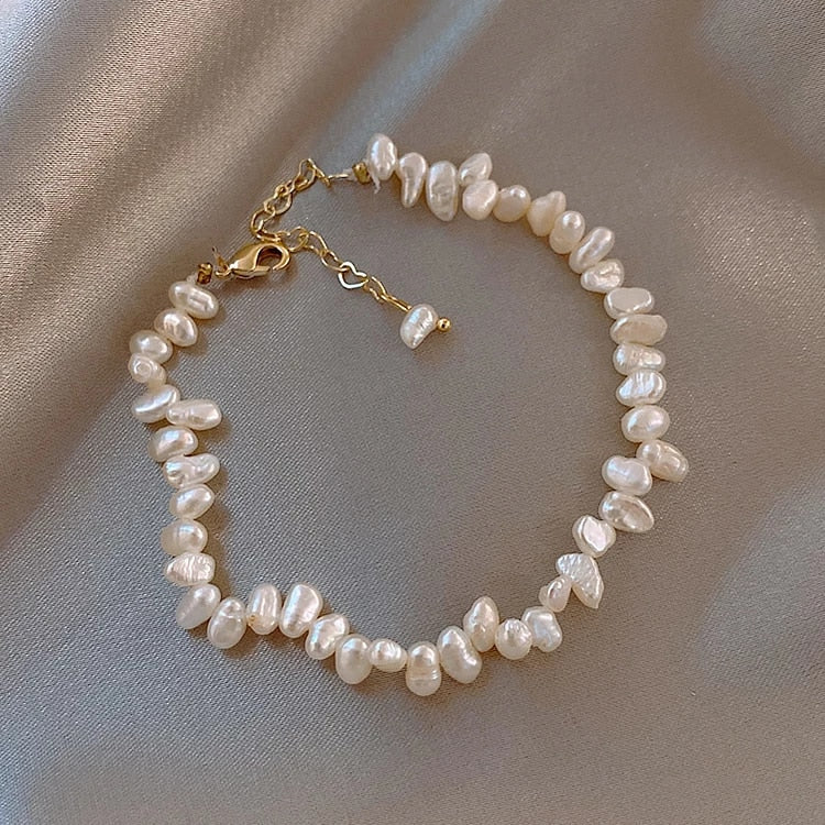 Perlenarmband Damen, Süßwasserperlen, goldener Verschluss, elegant, Schmuck, Geschenkidee.