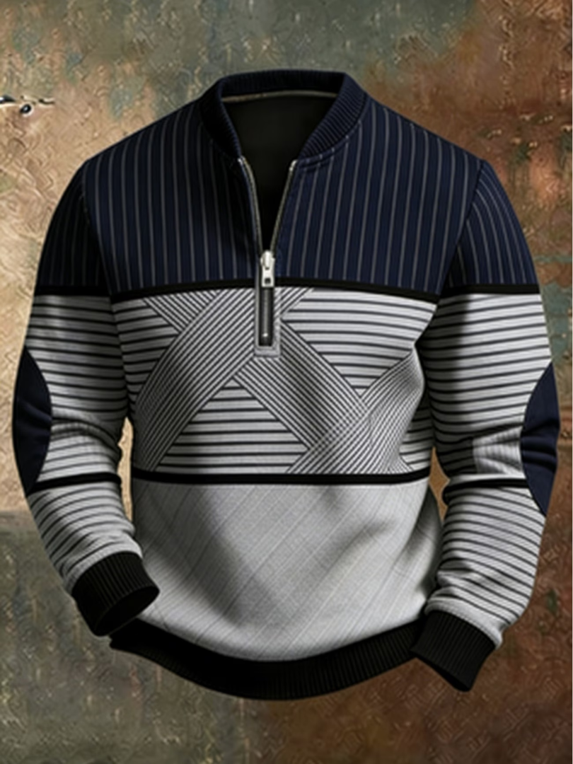 Pullover mit Stehkragen und halbem Reißverschluss in Marineblau und Hellgrau, mit Streifen, geometrischem Muster und dunklen Ellbogenpatches vor strukturiertem 1