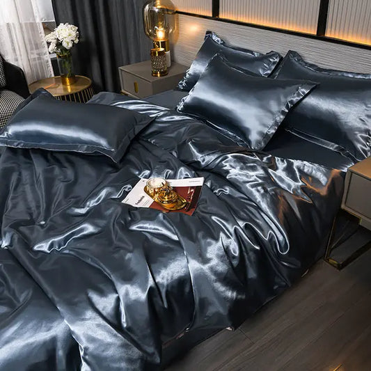Luxuriöse dunkelgraue Satin-Bettwäsche-Set, glänzend, elegant, Schlafzimmer-Dekor.