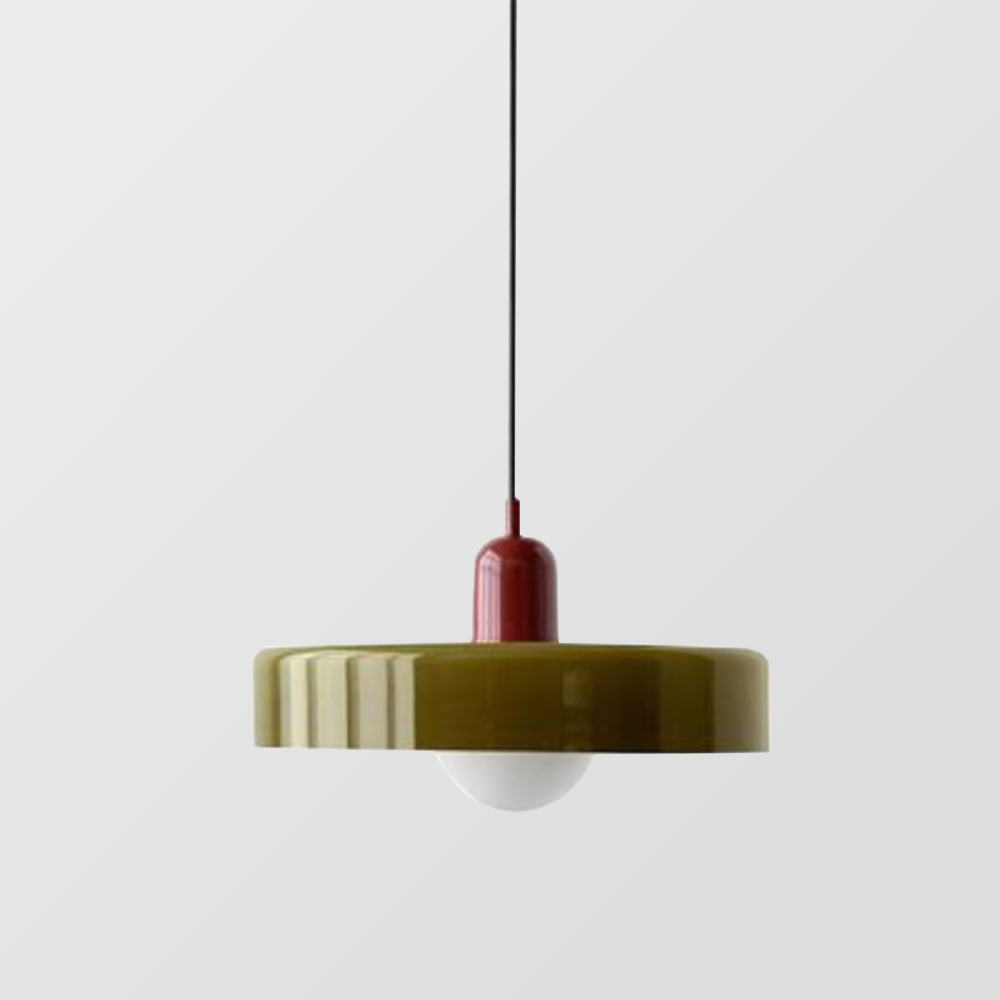 Moderne Hängelampe, olivgrün und rot, minimalistisches Design, Innenbeleuchtung.