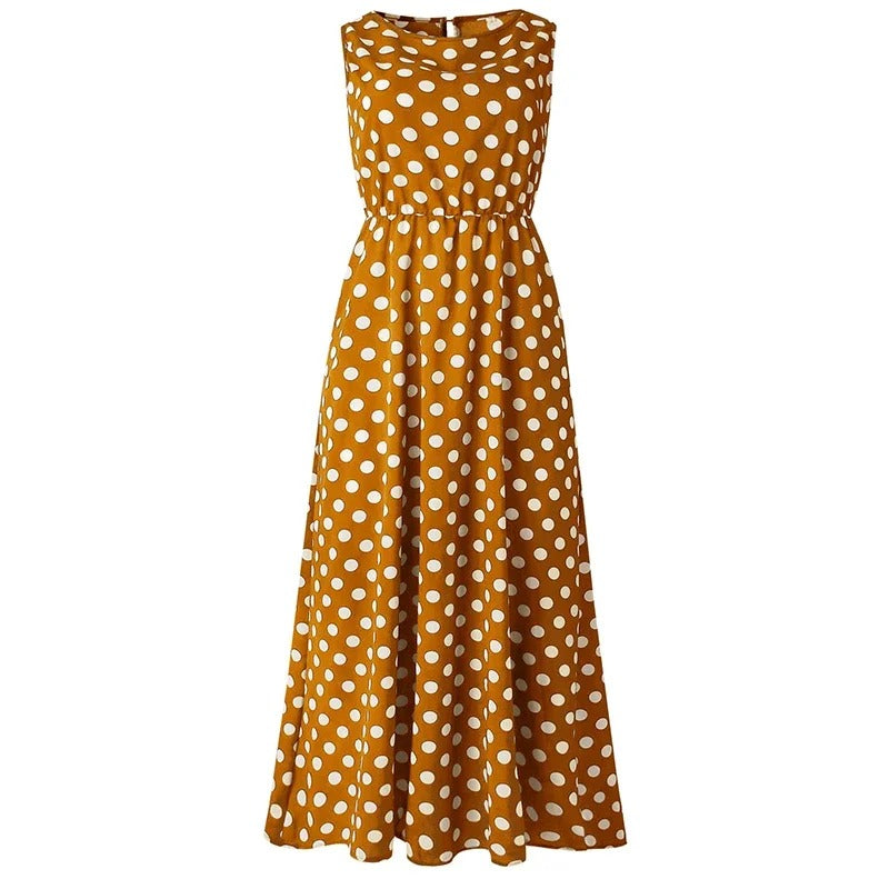 Ärmelloses senfgelbes Kleid mit weißen Punkten, elastischer Taille und langem ausgestelltem Rock, frontal freigestellt. 8