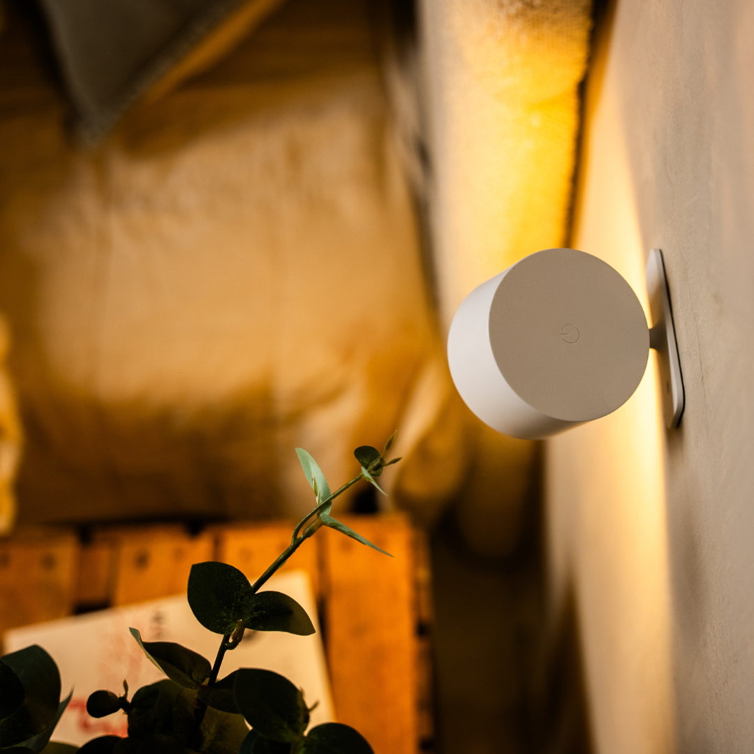 Wireless LED Wall Light with 360° Rotation, Touch Dimming, 3 Light Colors and USB-C Battery 13