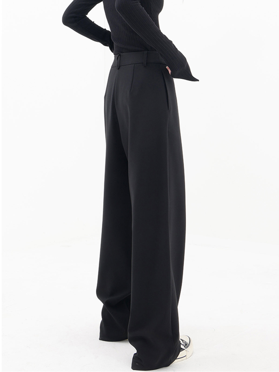 Schwarze Damenhose, weit geschnitten, elegant, aus Baumwolle, modisch, für Büro und Freizeit.