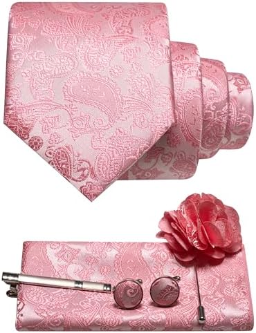 Set in zartem Lachsrosa mit Krawatte, Einstecktuch, Manschettenknöpfen, Krawattenclip und Blütenbrosche im Paisleymuster. 29