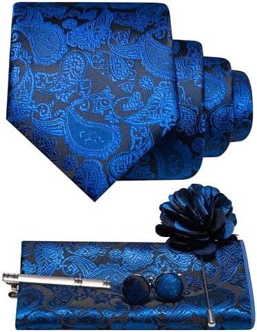Set im Paisleymuster in Blau auf schwarzem Grund mit Krawatte, Einstecktuch, Manschettenknöpfen, Krawattenclip und Blumenbrosche. 14