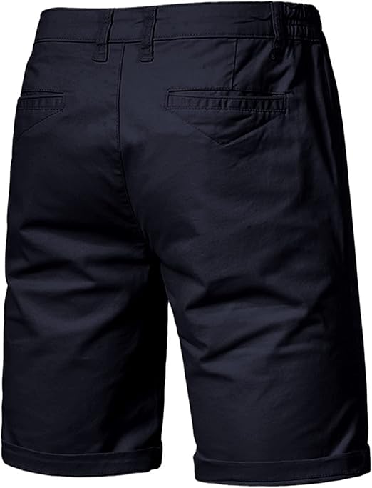 Rückansicht der dunklen Shorts mit zwei Gesäßtaschen, Gürtelschlaufen und umgeschlagenem Beinsaum. 7