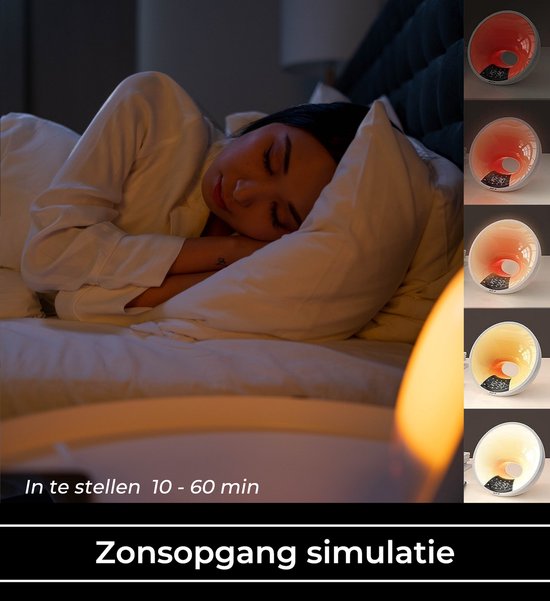 Frau schläft mit Sonnenaufgangssimulation Lampe, dimmbares Licht, Schlafzimmer, Entspannung.