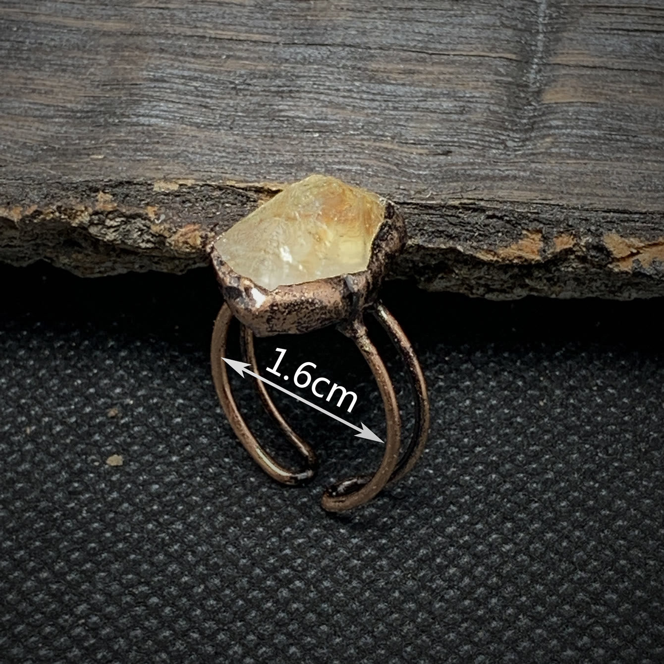 Rostfreier Stahlring mit gelbem Citrin, handgefertigt, verstellbar, 1,6 cm, Vintage-Stil.