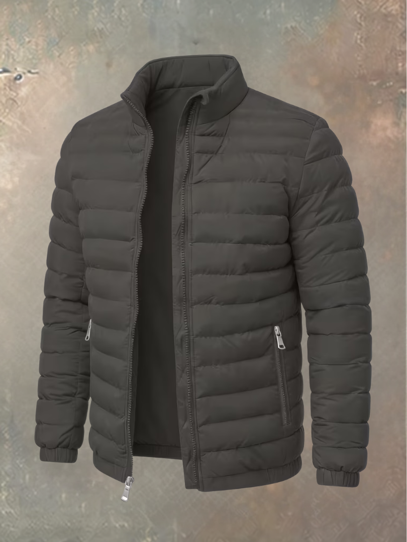 Dunkelgraue Steppjacke mit offenem Reißverschluss, Stehkragen und Reißverschlusstaschen, von vorn leicht seitlich gezeigt 5