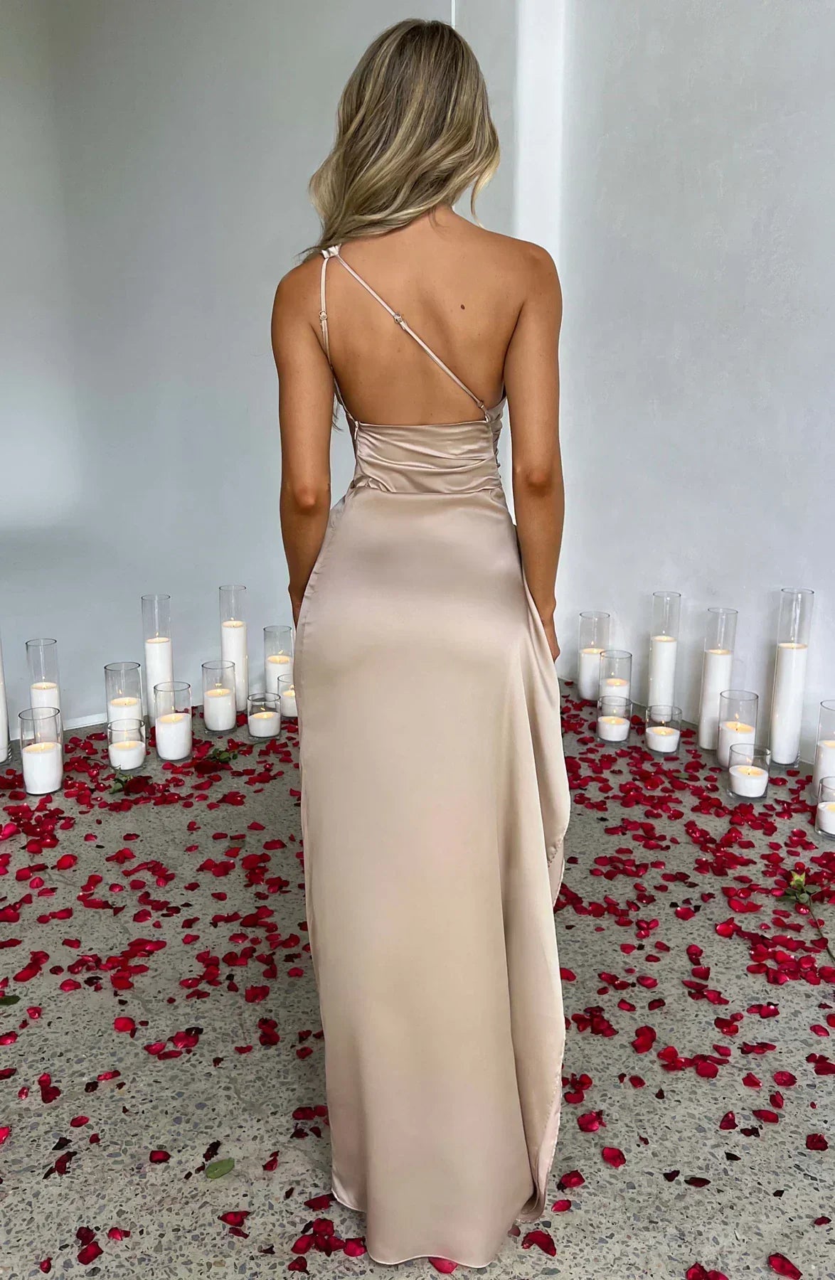 Satinstreifenabendkleid mit einem Schulterträger - Vivienne