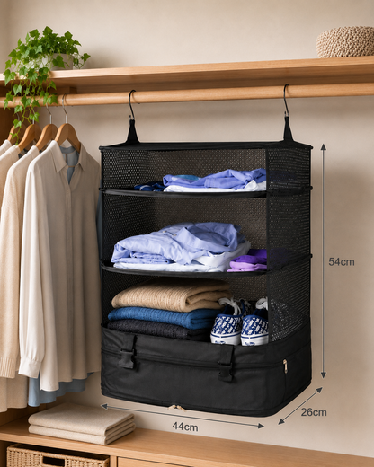 Aufgehängter Organizer an einer Kleiderstange im Schrank, gefüllt mit Kleidung und Schuhen, mit Maßangaben 7
