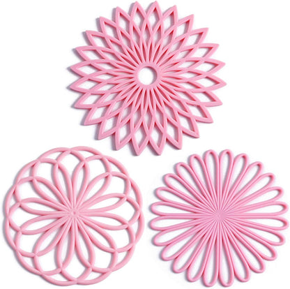 Drei rosa Silikon-Untersetzer, blumenförmig, hitzebeständig, rutschfest, Küchendekor.