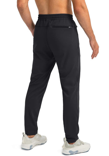 Mann in schwarzer Jogginghose, Rückansicht, Sportbekleidung, elastischer Bund, Fitnessmode