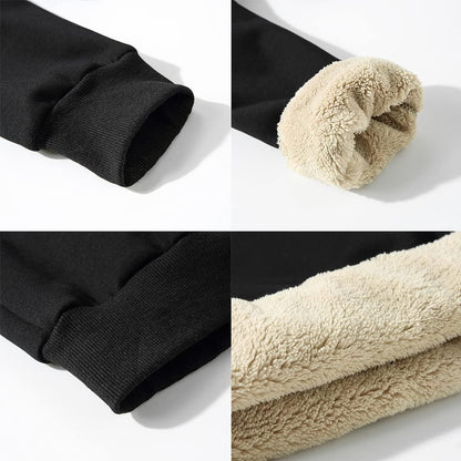 Schwarzer Hoodie mit beigem Fleecefutter, Detailansicht der Ärmel und Innenmaterial.
