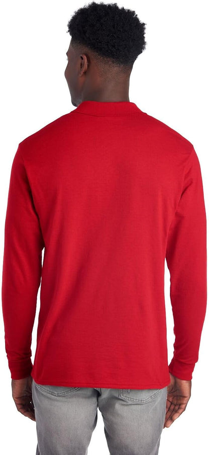 Mann in rotem Langarmshirt aus Baumwolle, Rückansicht, lässige Mode, Herrenbekleidung.