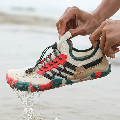 Wasserschuh beige-rot, atmungsaktiv, rutschfest, ideal für Outdoor-Aktivitäten am Strand.