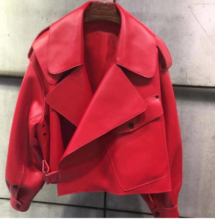Rote Lederjacke Damen, modisch, Oversize, Herbstmode, stilvoll, hochwertig, trendig.