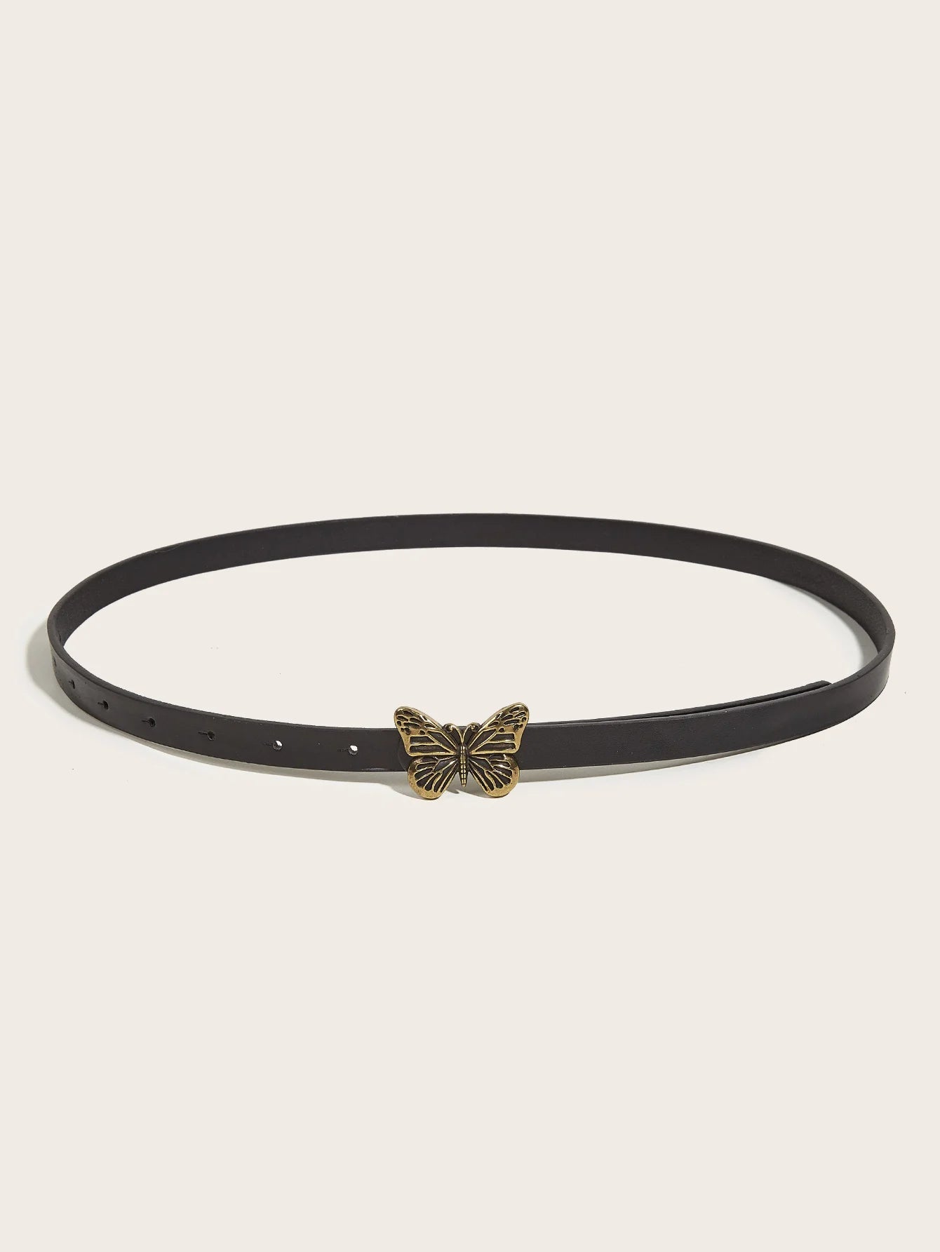 Schwarzer Ledergürtel mit goldener Schmetterlingsschnalle, modisches Accessoire für Damen.
