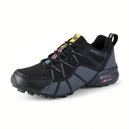 Schwarzer Trailrunning-Schuh, atmungsaktiv, rutschfeste Sohle, ideal für Outdoor-Aktivitäten.