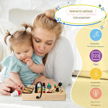Mutter und Kind spielen mit Montessori-Spielzeug aus Holz, Lernspielzeug, pädagogisch.