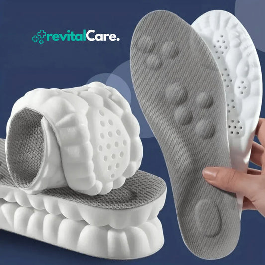Weiße orthopädische Massagesandalen mit grauen Einlegesohlen, ergonomisch, RevitalCare.