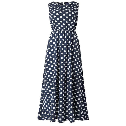 Ärmelloses dunkelblaues Kleid mit weißen Punkten, betonter Taille und ausgestelltem Rock, frontal freigestellt. 6
