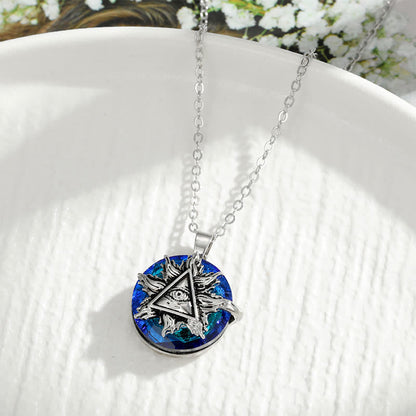 Silberkette mit blauem Anhänger, Auge des Horus, dreieckiges Design, modischer Schmuck.