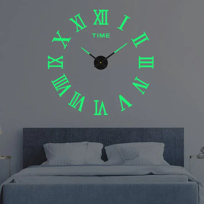 Leuchtende Wanduhr mit römischen Ziffern über einem Bett, modernes Design, Schlafzimmer-Dekoration.